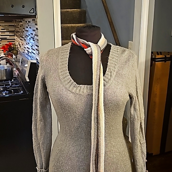 Sweater by Dots, Sz M, Gray, 71% Acrylic, 29% Nylon, Round Neckline - Picture 5 of 8